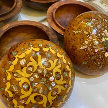 Round Thuya Wood Jewelry Box