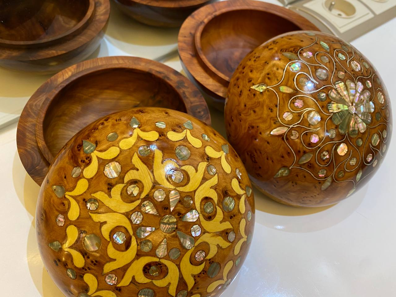 Handcrafted Round Thuya Wood Round Thuya Wood Jewelry Box